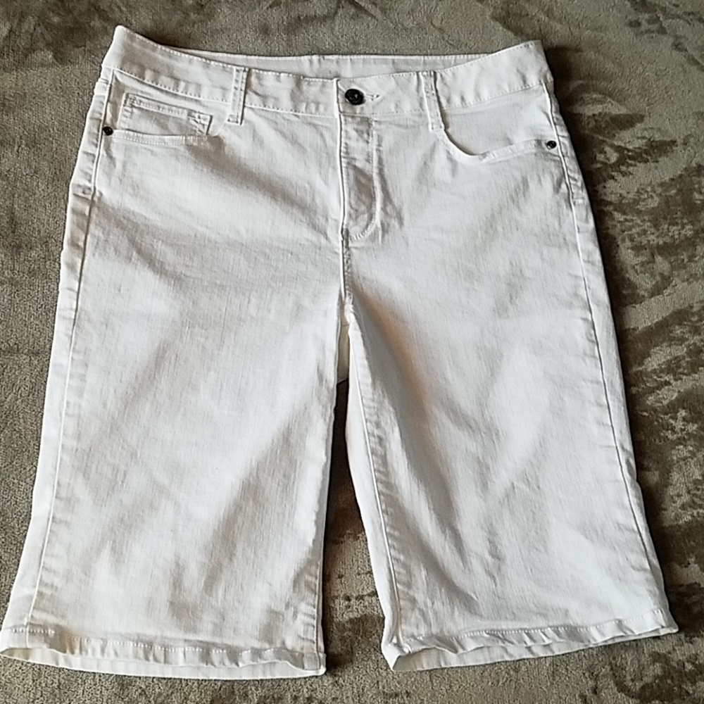 St. John's Bay White Bermuda Jean Shorts Size 14